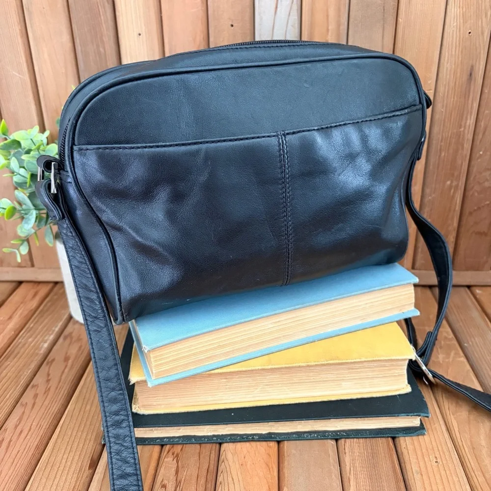 Vintage Etienne Aigner Black Leather Crossbody Bag Classic Minimalist Designer